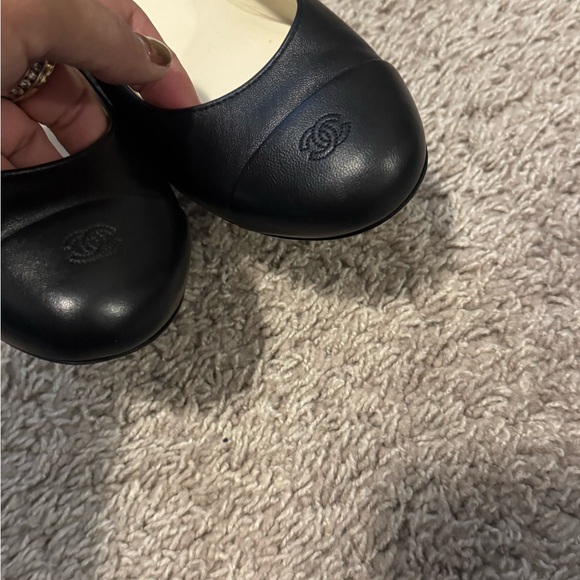 Chanel uniform heels - Picture 6 of 8